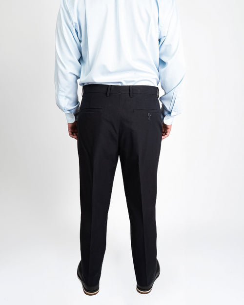 Pantalón casual azul marino, de espalda