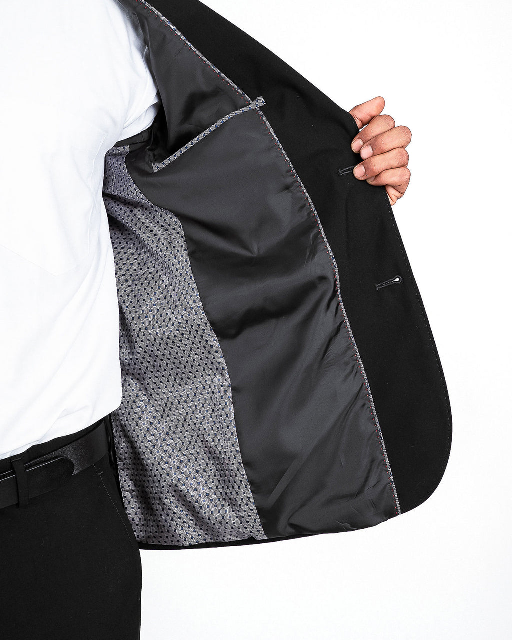Saco negro semi slim, detalle del forro