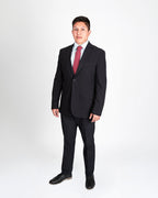 Traje azul marino semi slim, de frente