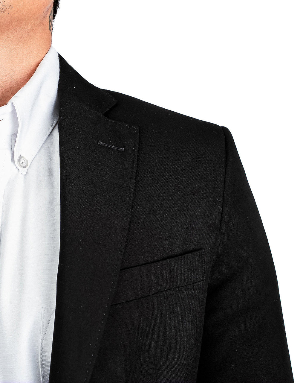 Traje negro semi slim, detalle de la solapa